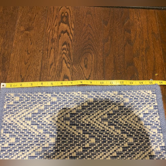 19x16 Blue and White zigzag Mat/Carpet - Picture 4 of 4